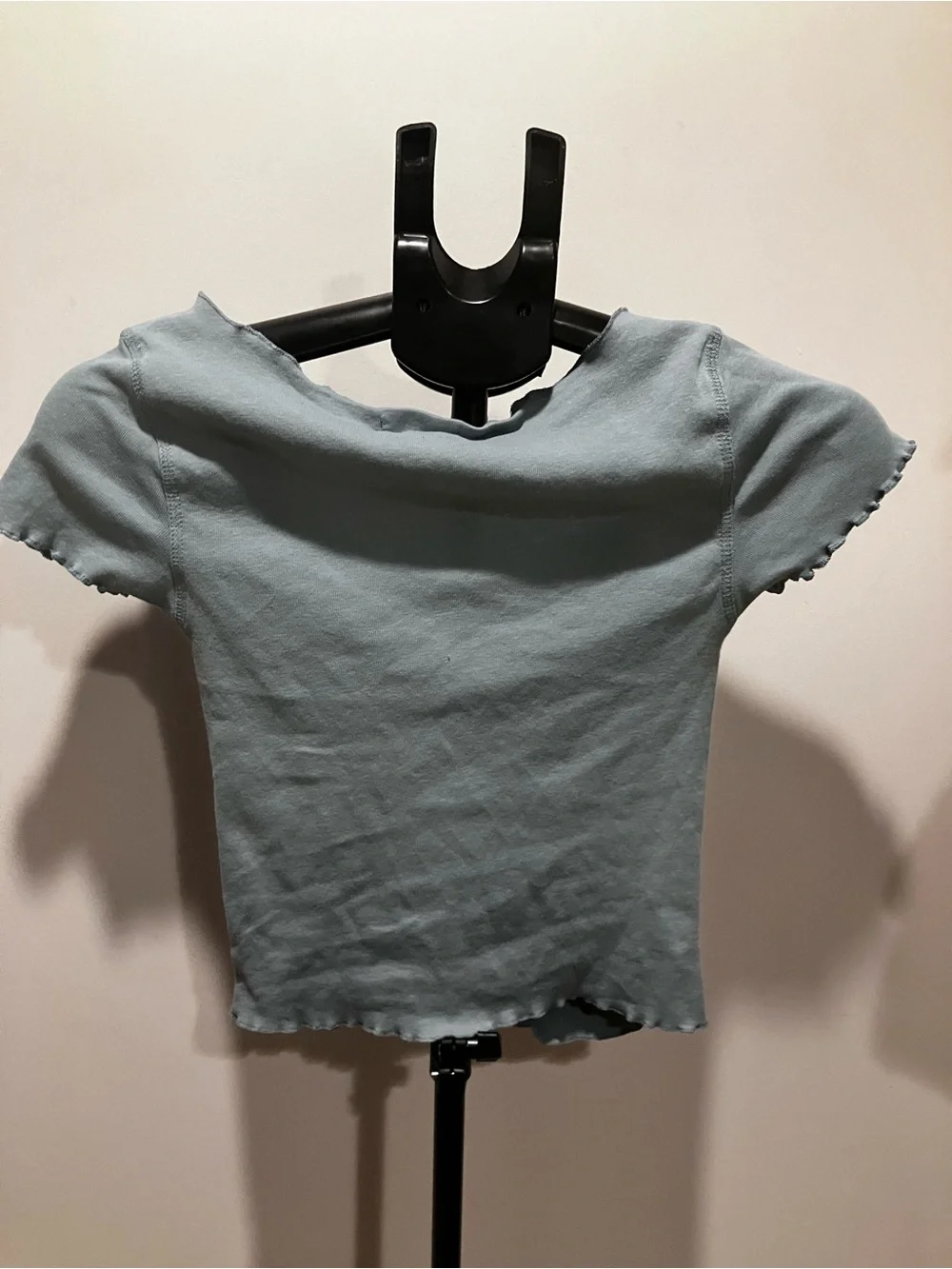 Urban Nation  Slate Blue Ruched Front V-Neck Baby Tee Crop Top Lettuce Trim XS⁠